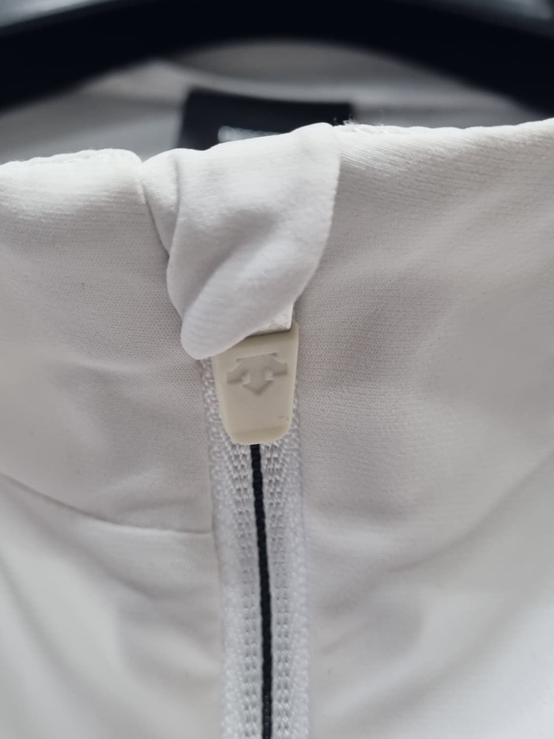 데상트 남성 스위스 트라이애슬론팀 기능성 집업 상품이미지4