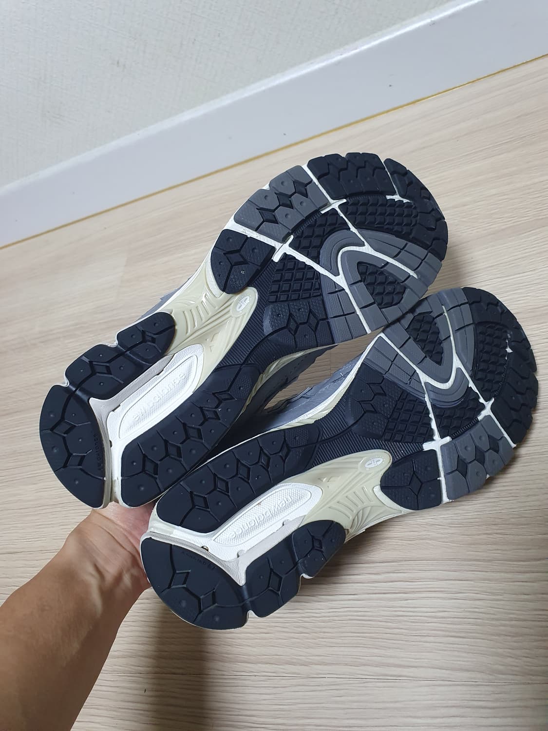 뉴발란스 2002R 그레이 운동화 275 상품이미지7