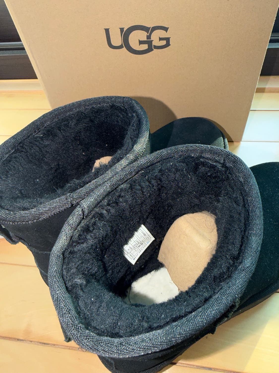 어그 미니 플랫폼 블랙 제니 착용 상품이미지4