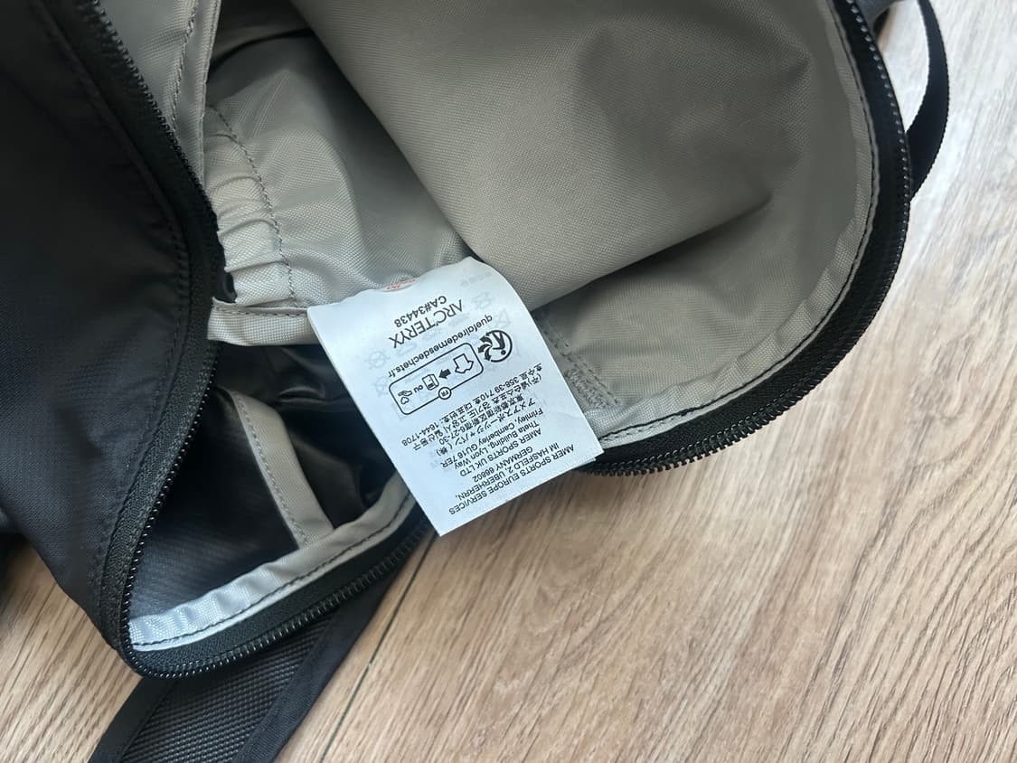 아크테릭스 헬리아드 15 백팩 블랙 상품이미지3