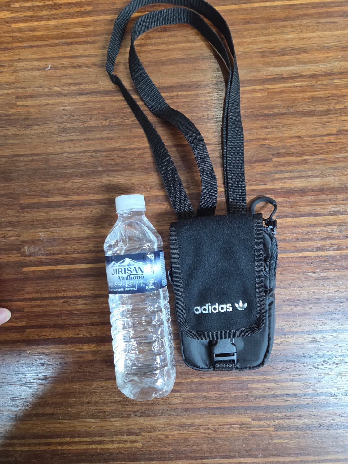 아디다스 맵 플리스 나일론 미니크로스백 상품이미지1