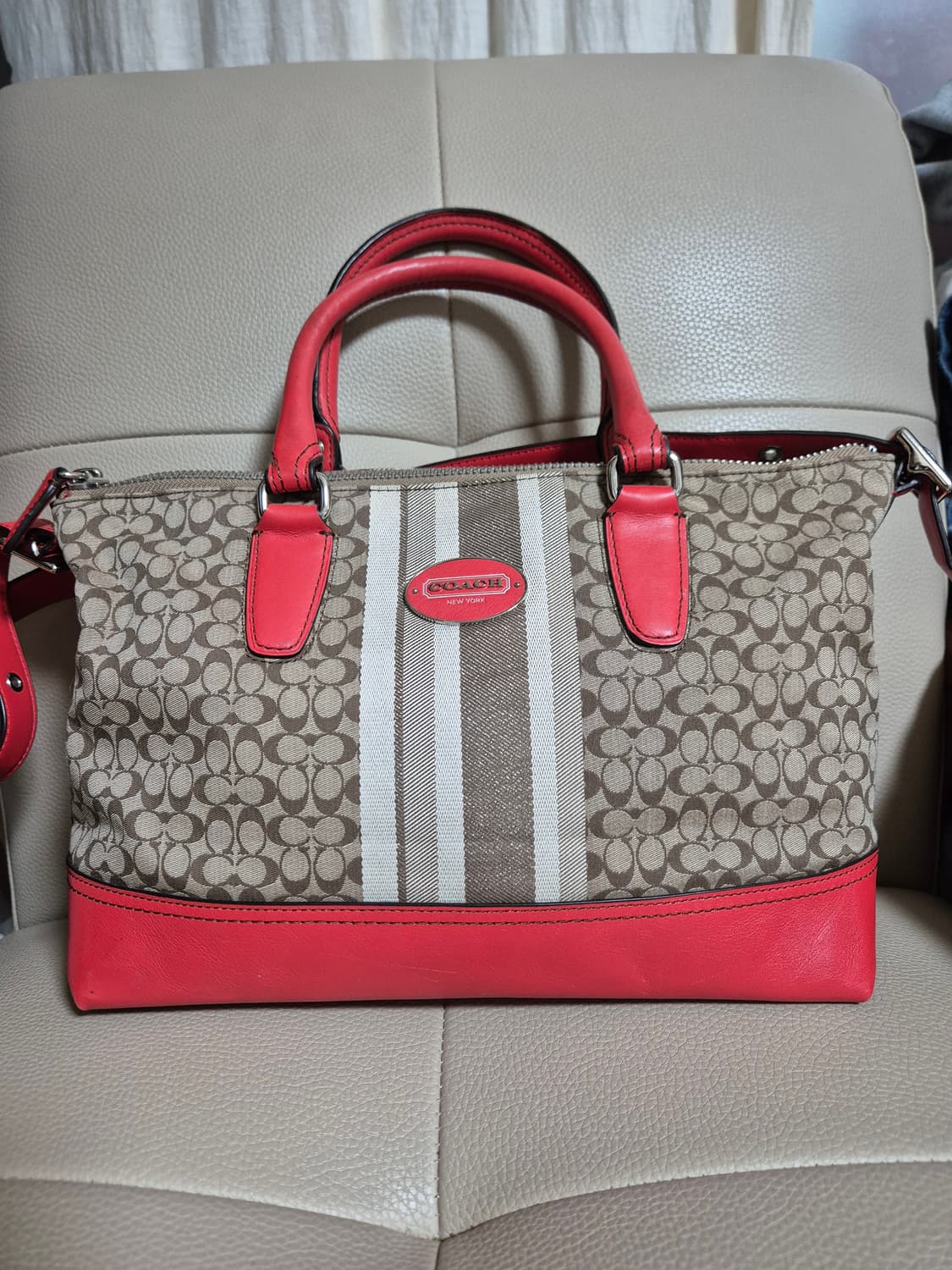 코치 시그니처 숄더백 상품이미지1