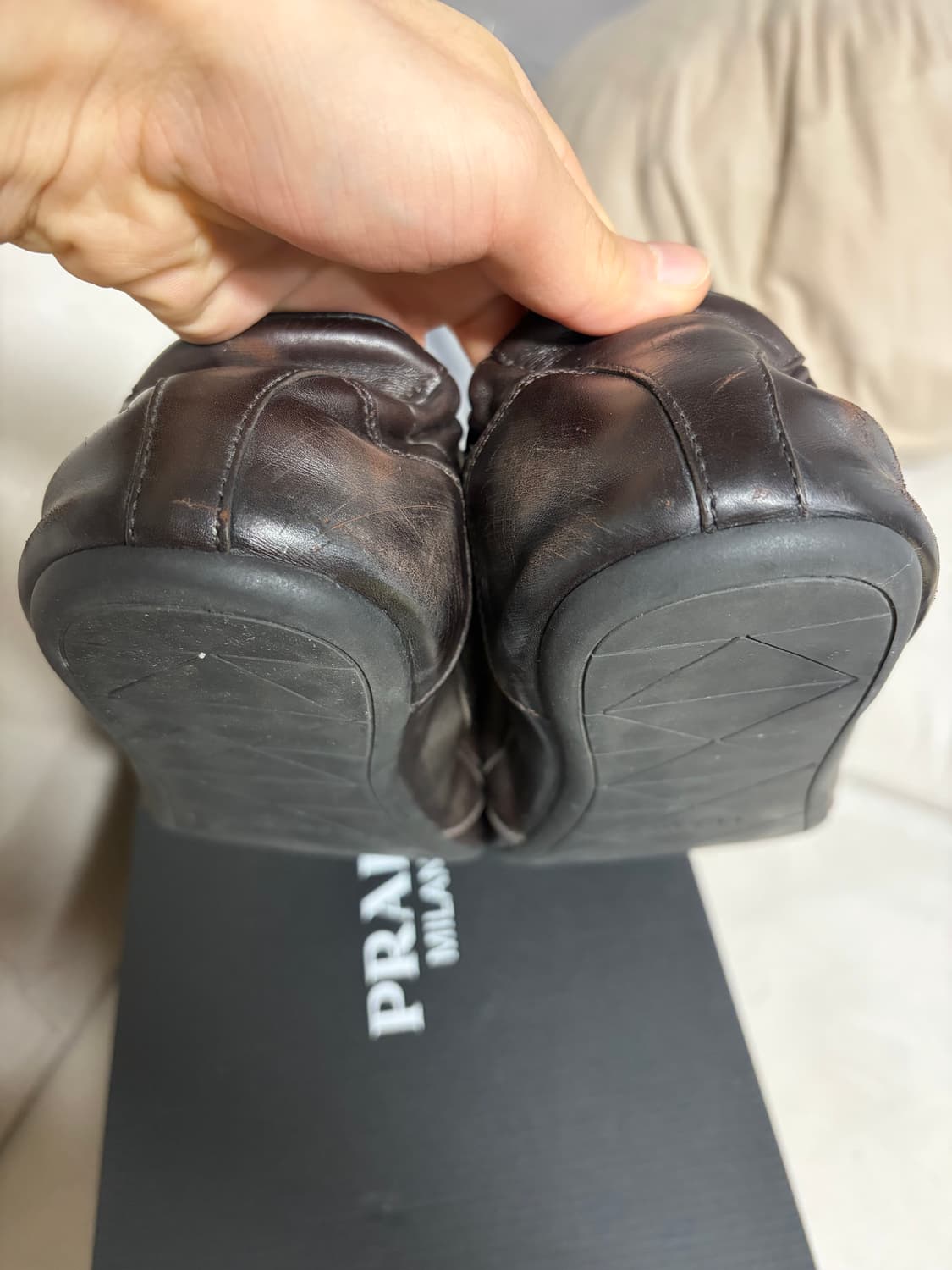 [7.5] 프라다 컬랩스 레더 스니커즈 상품이미지4