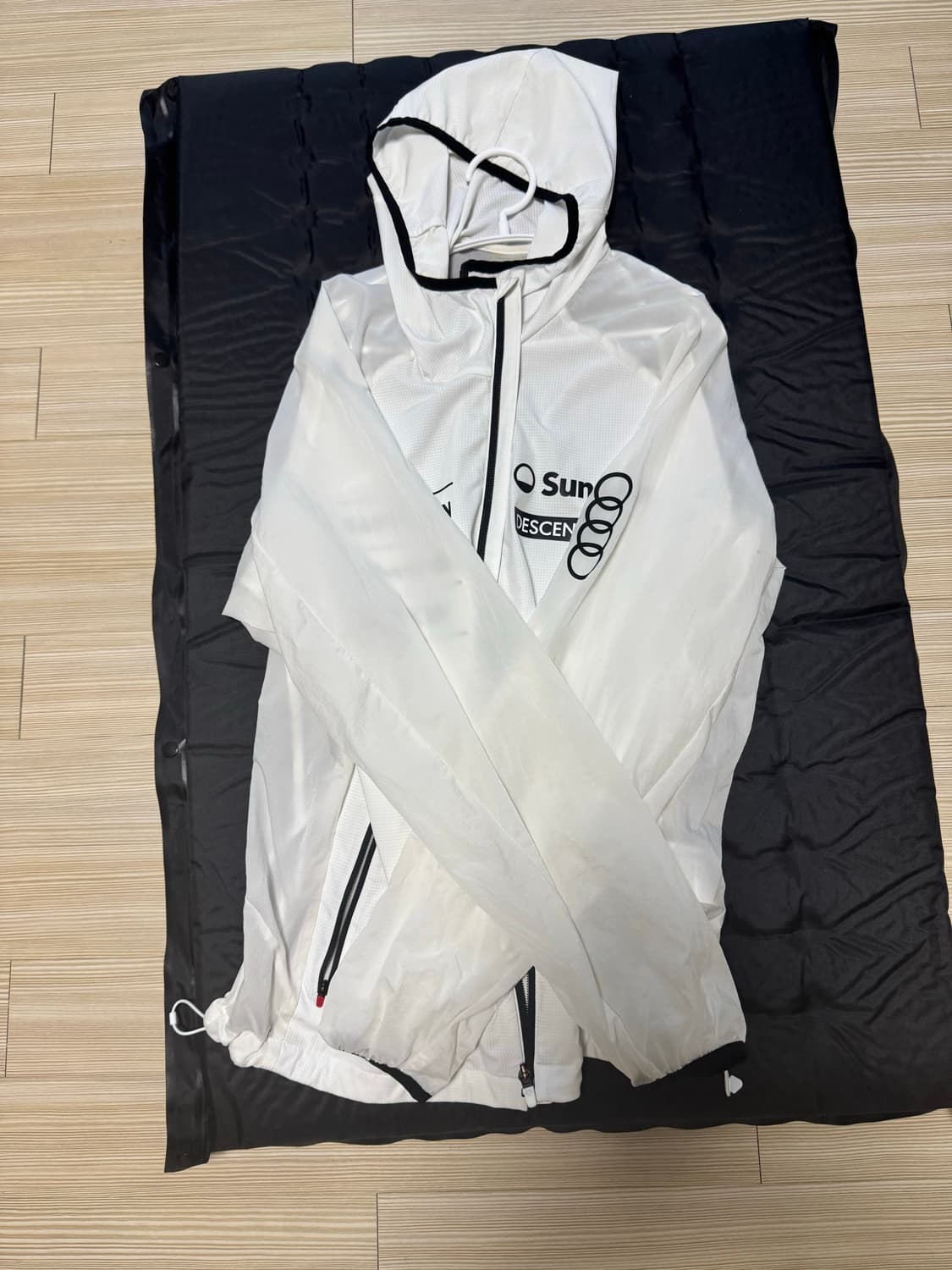 데쌍트 바람막이xl 상품이미지1