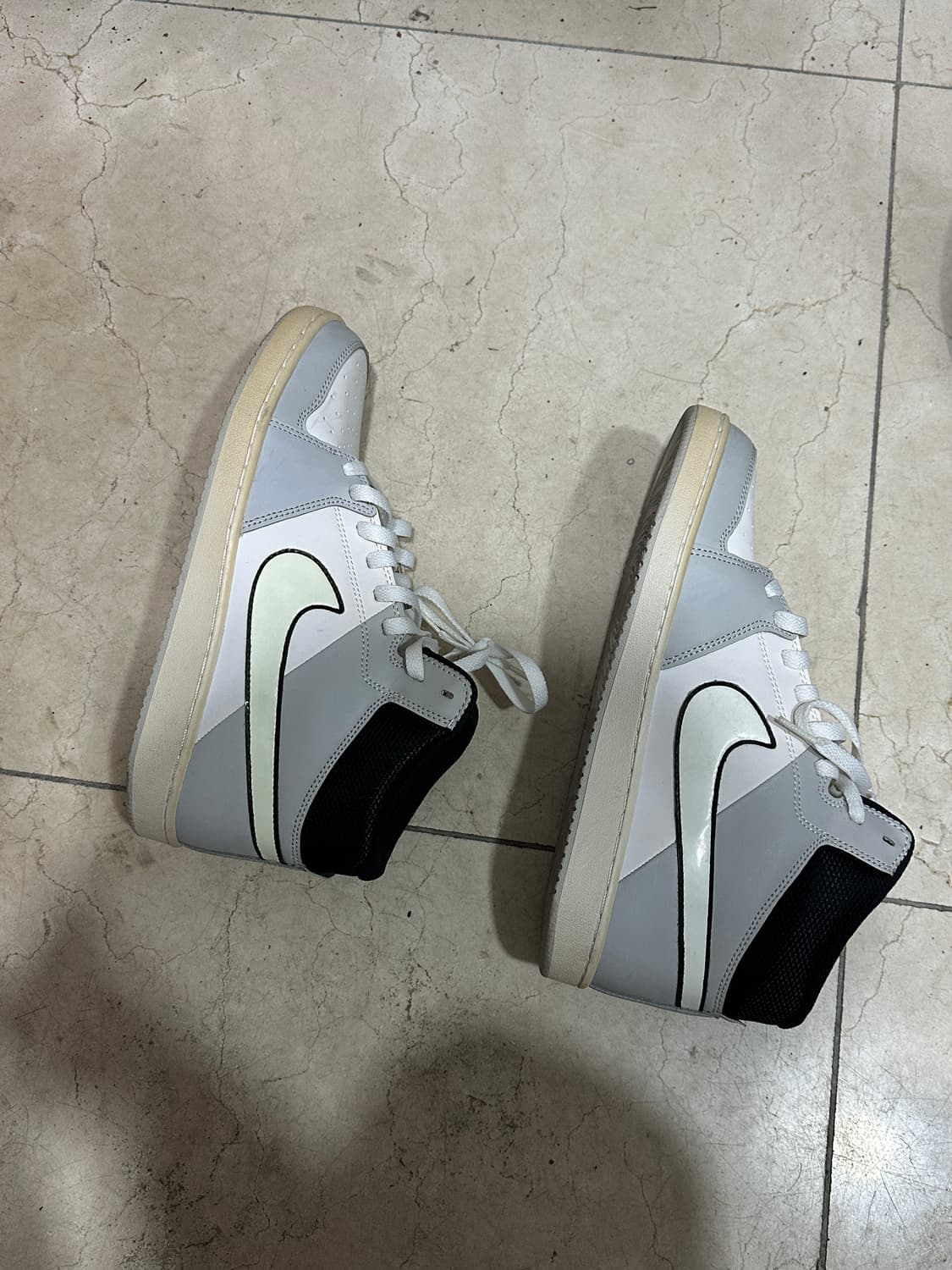 나이키 에어조던1 백보드 미드 US8.5 ,265사이즈 회색 ,화이트 상품이미지5