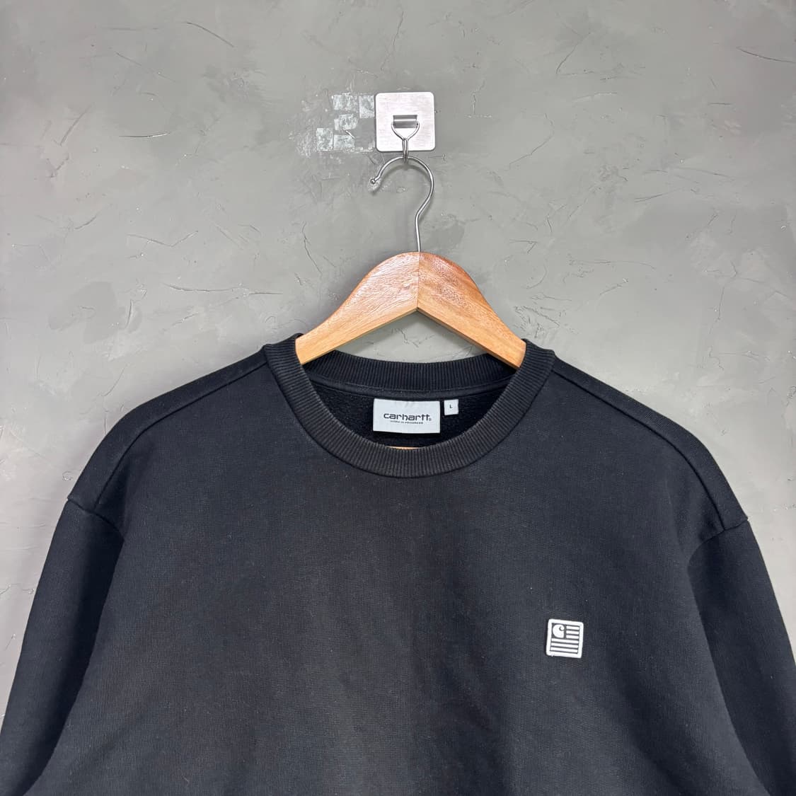 칼하트 wip 스테이트 패치 맨투맨 블랙 상품이미지2