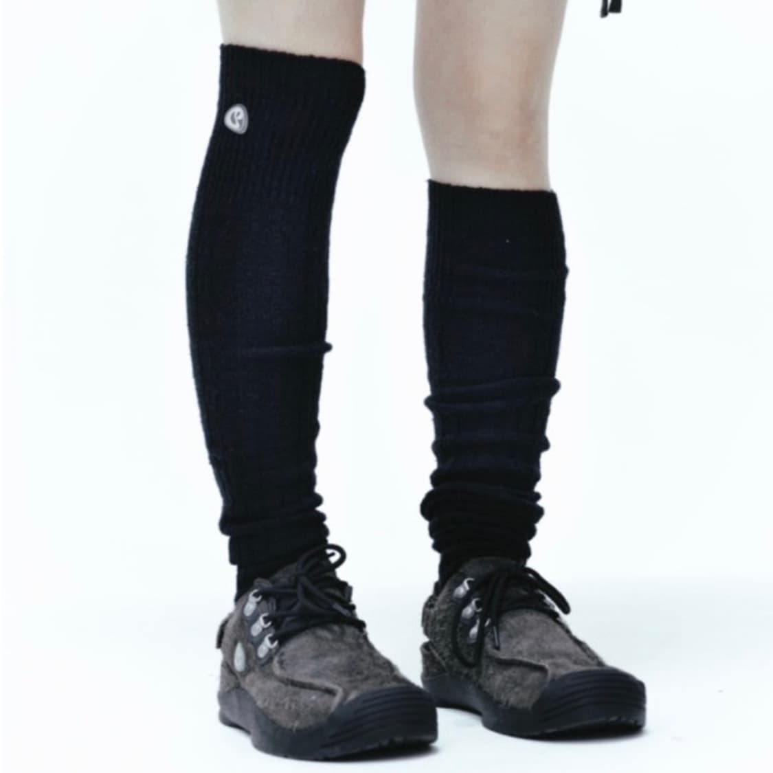 코이세이오 POMPOM OVER KNEE SOCKS BLACK 상품이미지1