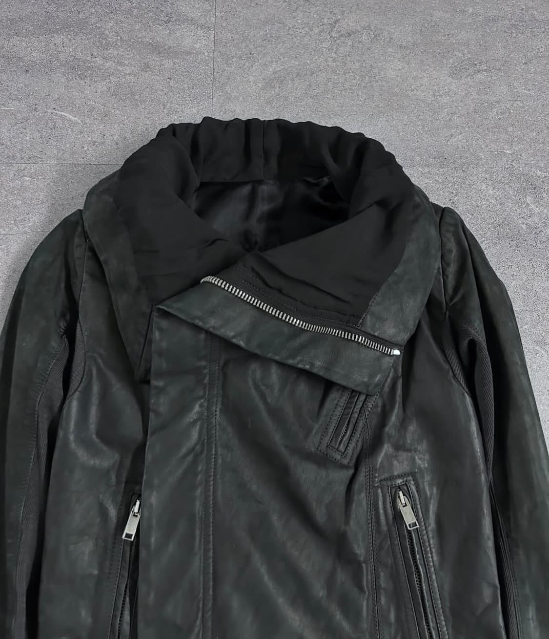 릭오웬스 사선 하이넥 드레이프 자켓 38 블랙 상품이미지3