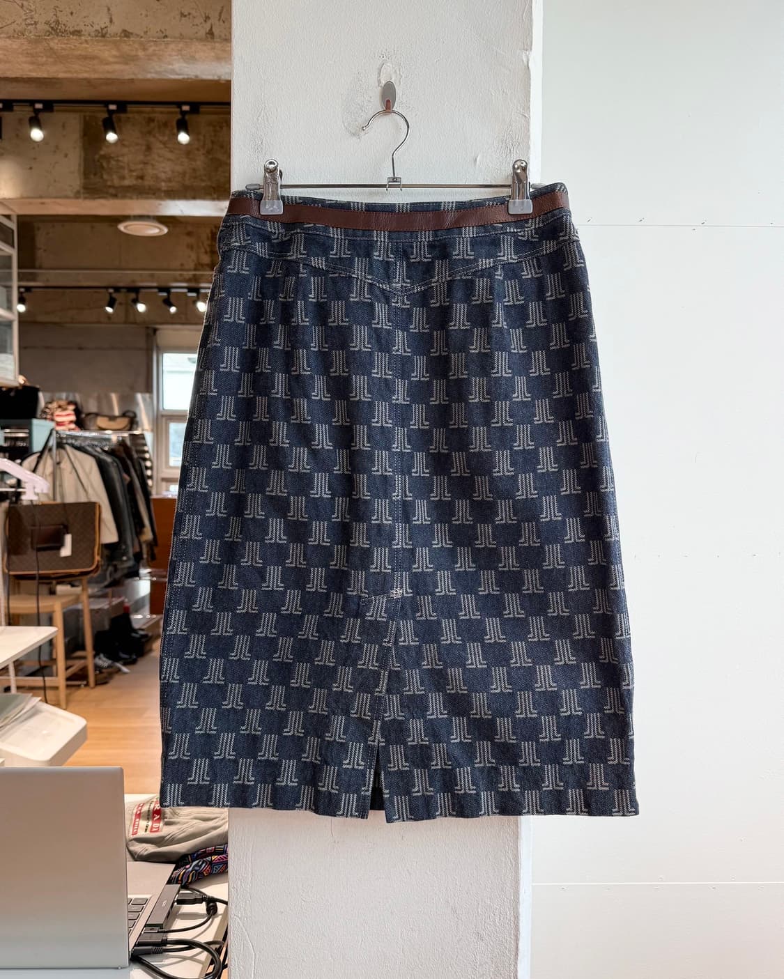 랑방 데님 로고패턴 미디스커트  상품이미지5