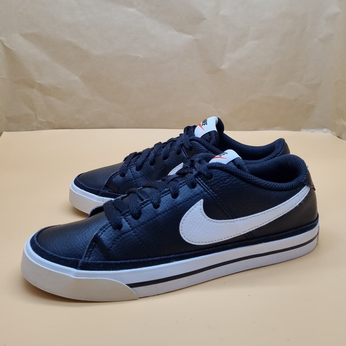 나이키 코트 레거시. 레더 스니커즈255 상품이미지1