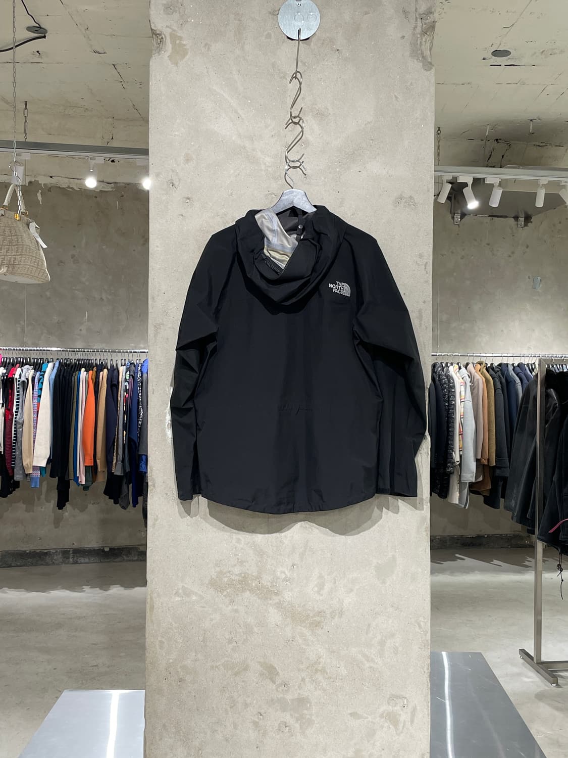 노스페이스 블랙 써밋 시리즈 고어텍스 벨크로 윈드 브레이커 상품이미지6