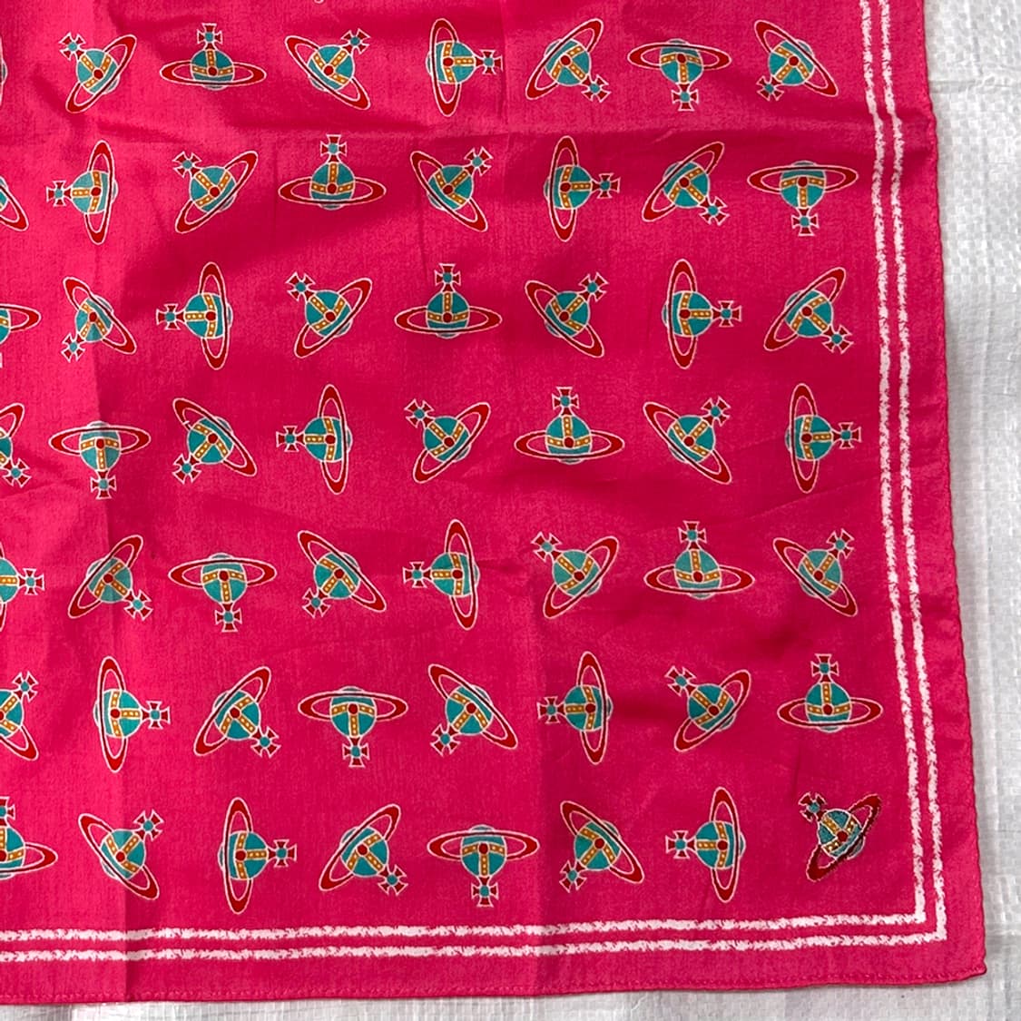 비비안웨스트우드 ORB 로고 플레이 쁘띠 손수건 스카프 핑크 정품 상품이미지2