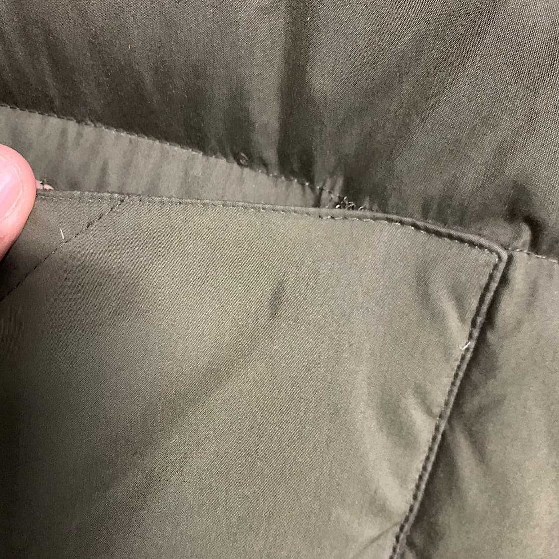 스튜디오 톰보이 남여공용 카키 숏패딩 상품이미지5