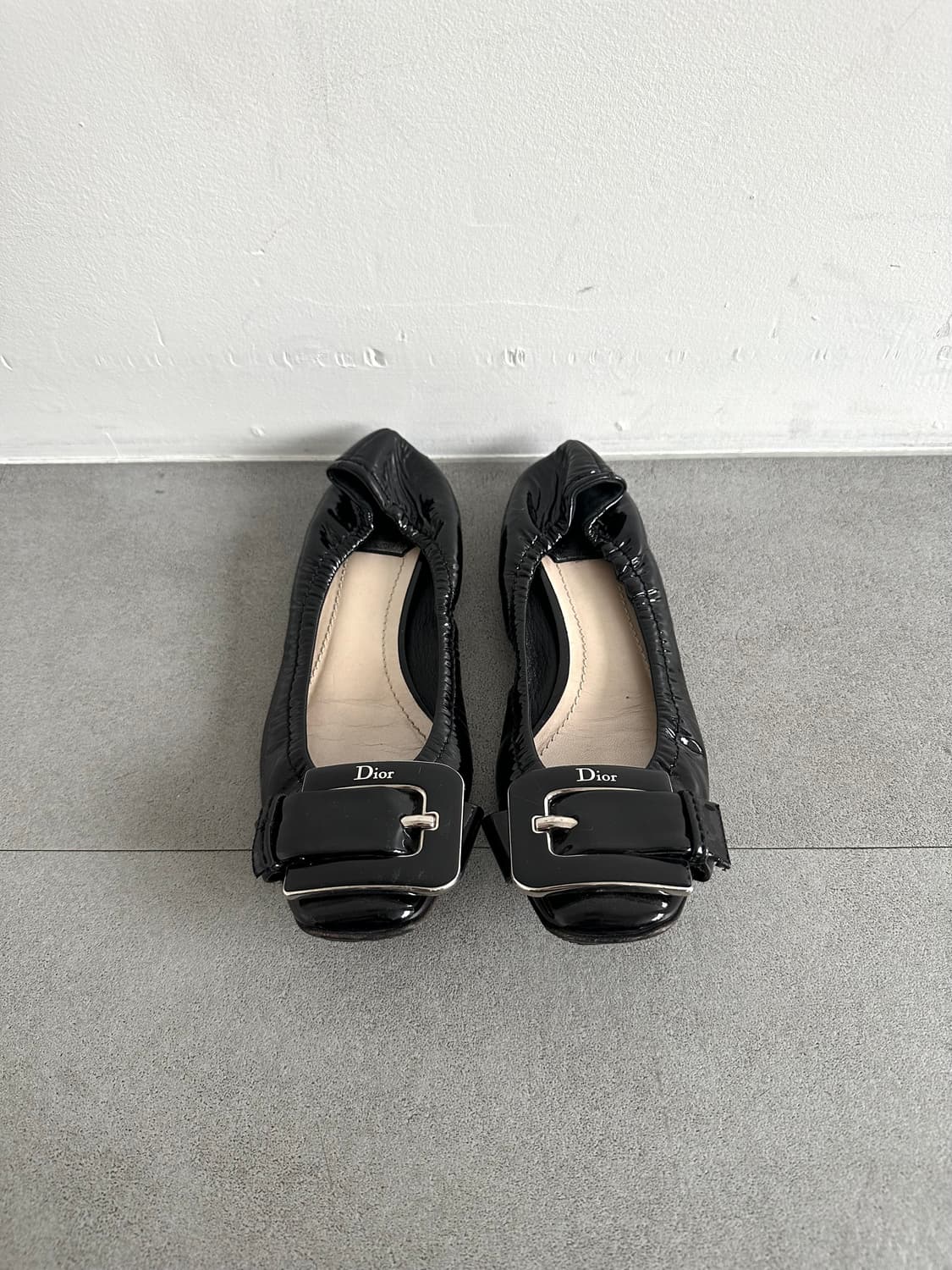 디올 레이디디올 블랙 버클 페이던트 플랫슈즈 상품이미지1