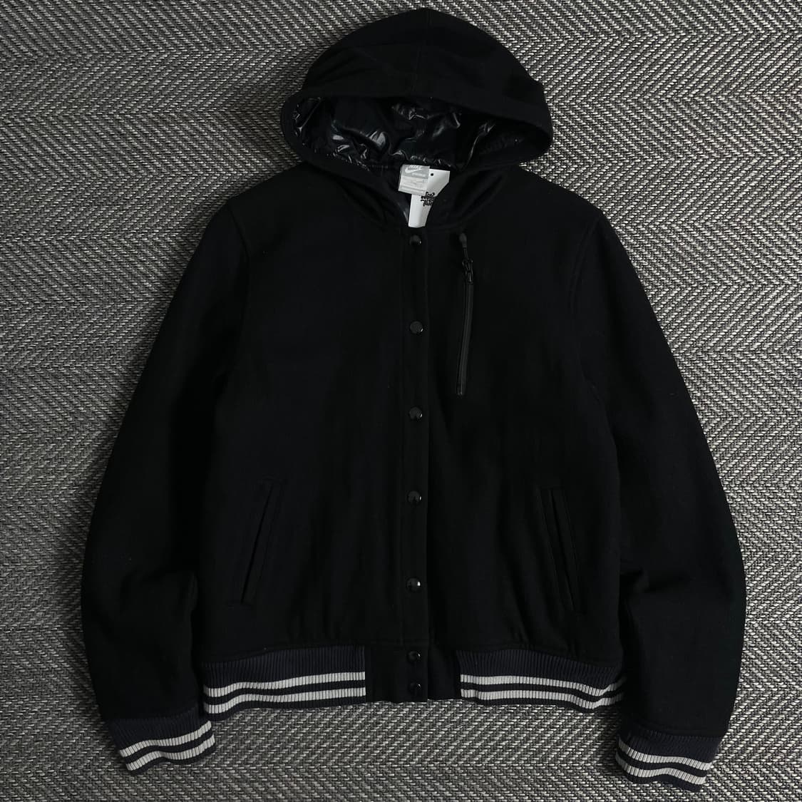 나이키 우먼스 스우시 로고 블랙 모직 바시티 자켓o 3218 상품이미지1