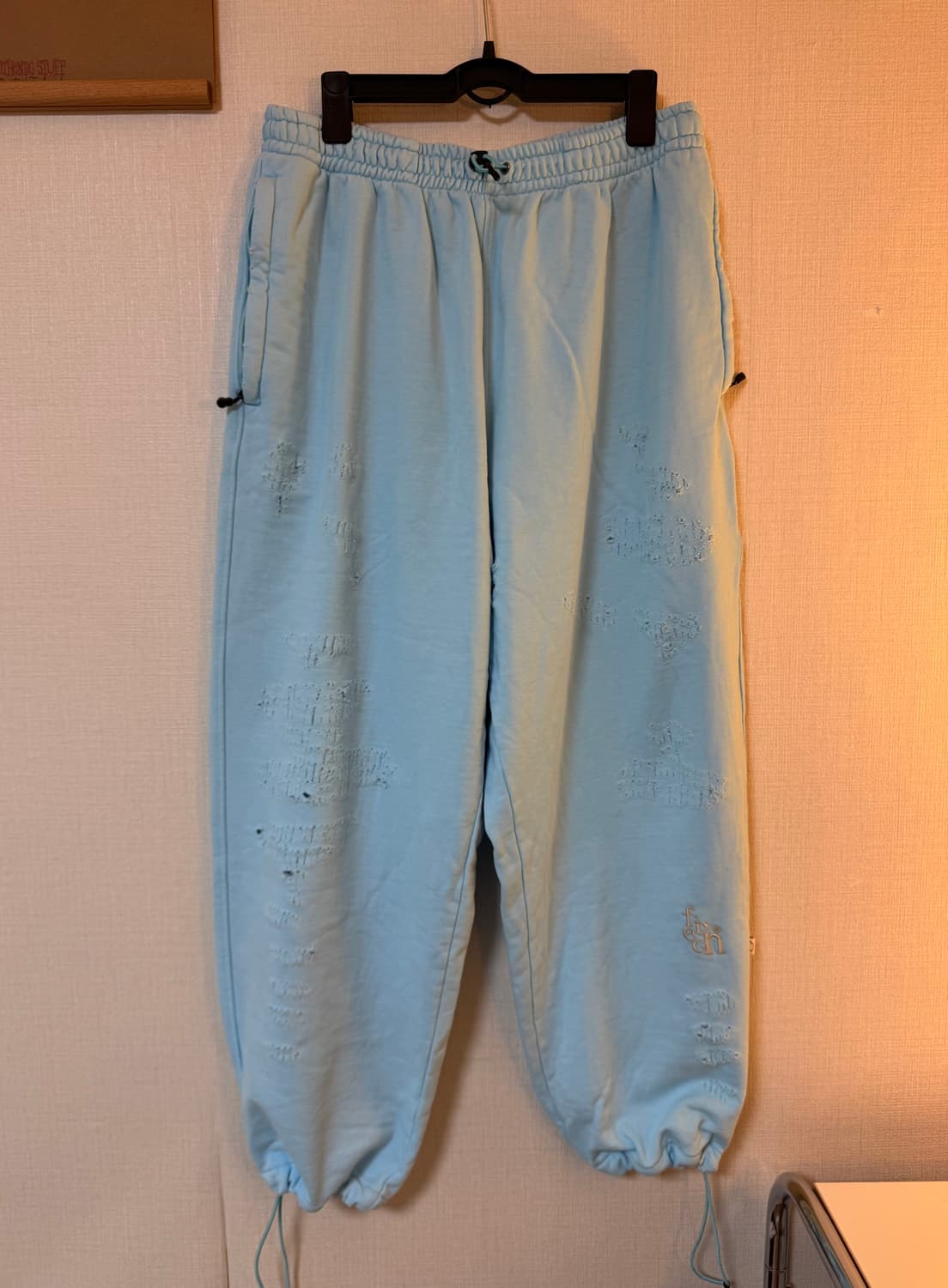 [XL]fetch 페치선데이 스톰 자수 트랙 스웻팬츠 라이트블루 상품이미지1