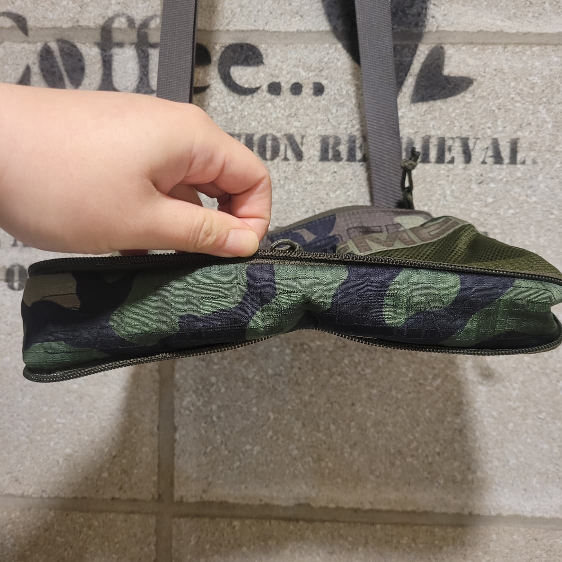 슈프림 카모 사이드백 상품이미지6