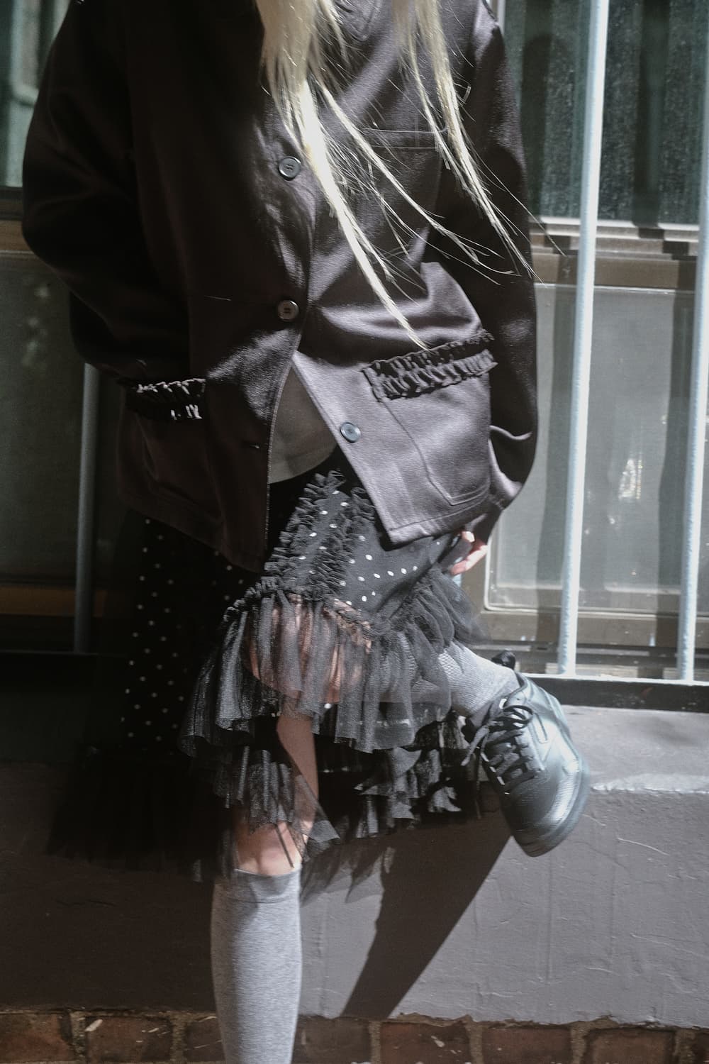 생긴스튜디오 밴딩 러플 샤 도트 스커트 블랙 상품이미지4