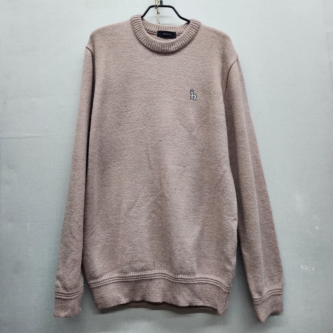 헤지스 로고자수 니트 L 상품이미지1