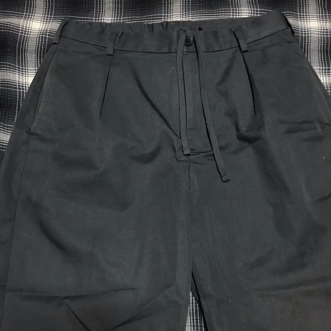 Gu 와이드 커브 핀턱 치노 차콜 그레이 상품이미지2