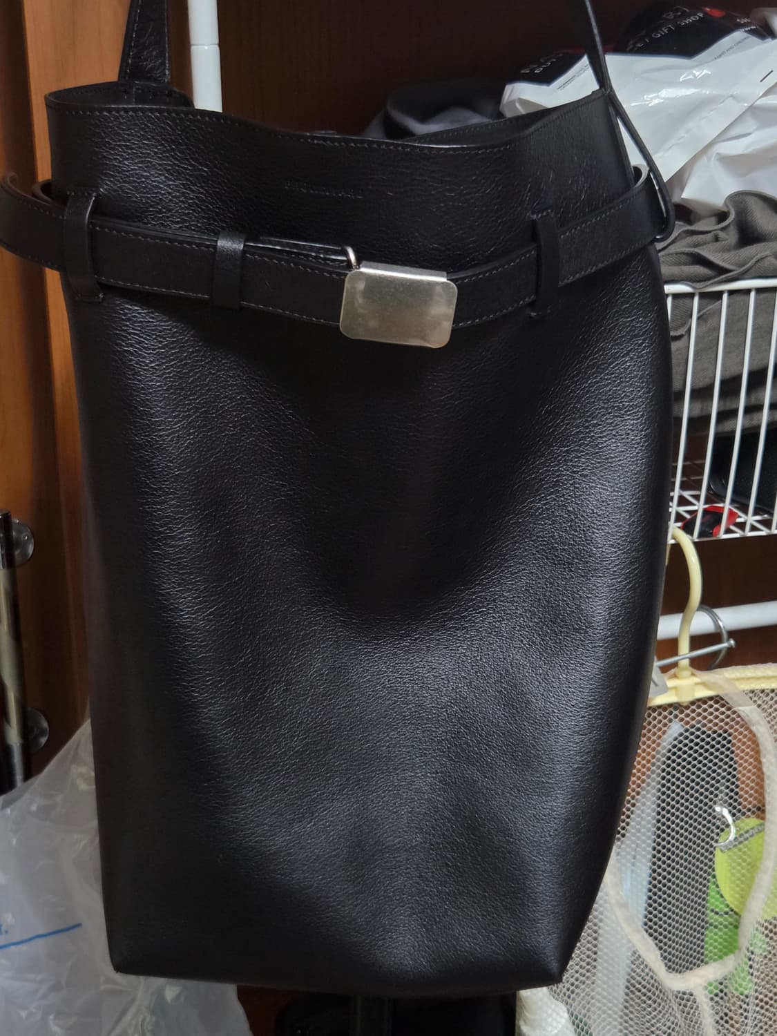 브라운야드 레더 버킷백 Leather

Bucket Large Bag 상품이미지2