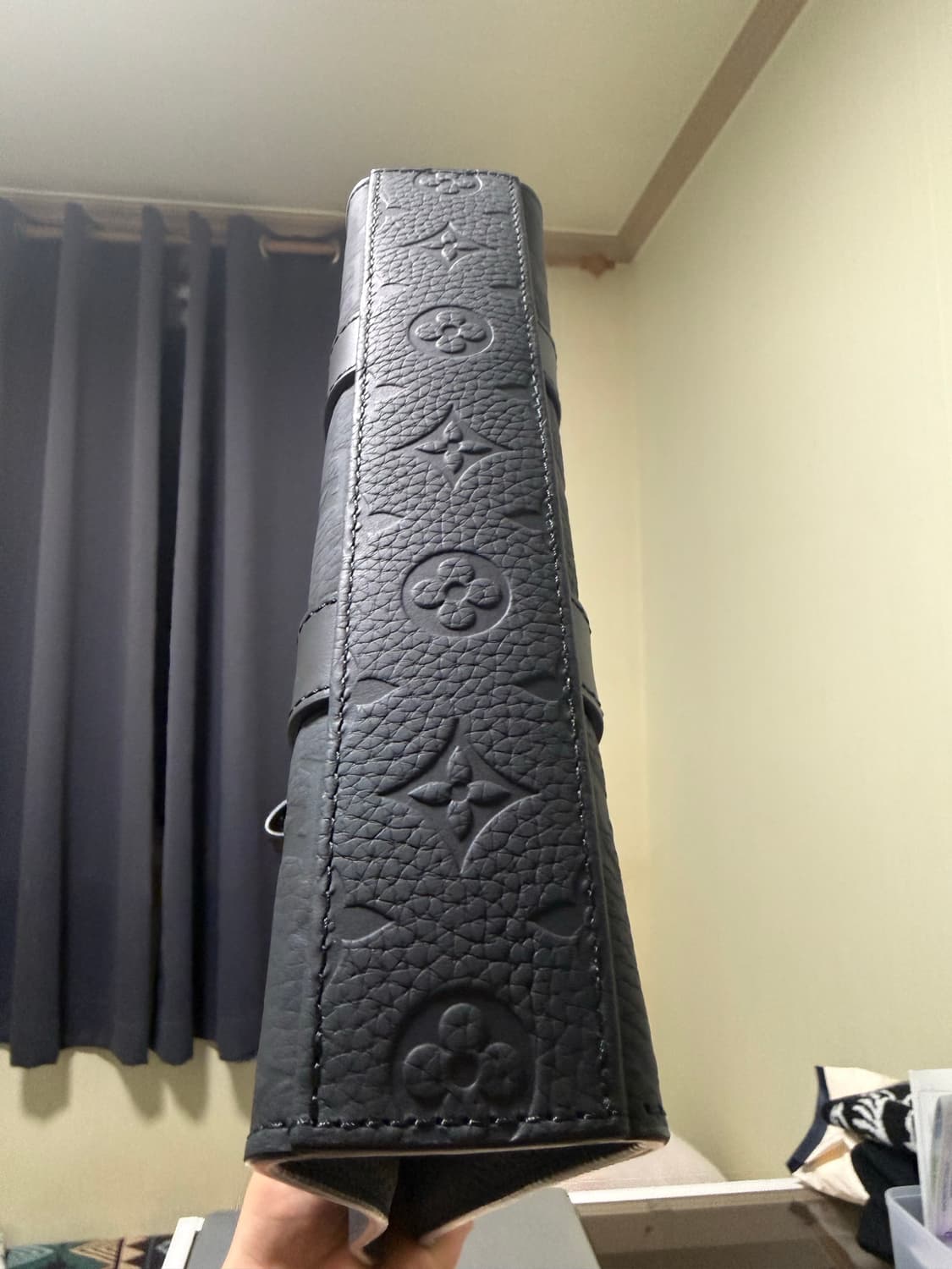 루이비통 삭플라 토뤼옹 블랙 새상품급 상품이미지5