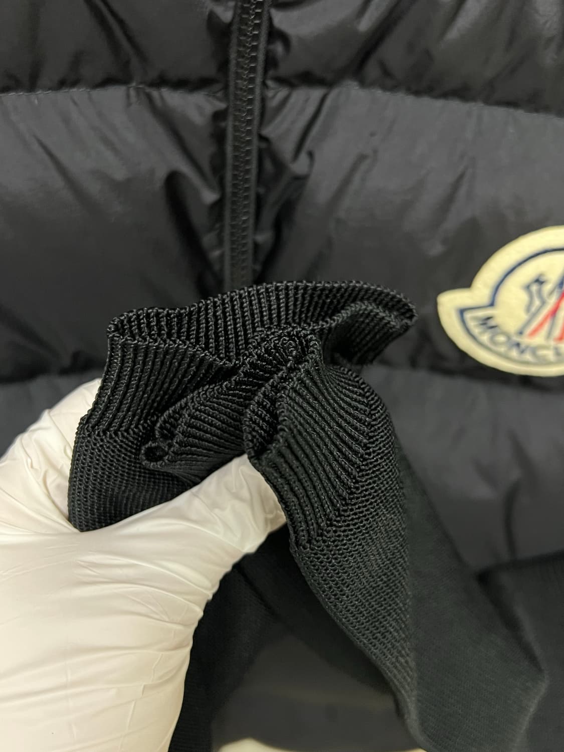 [정품] 신형 새상품 / 몽클레어 빅로고 니트패딩 블랙 L size 상품이미지3