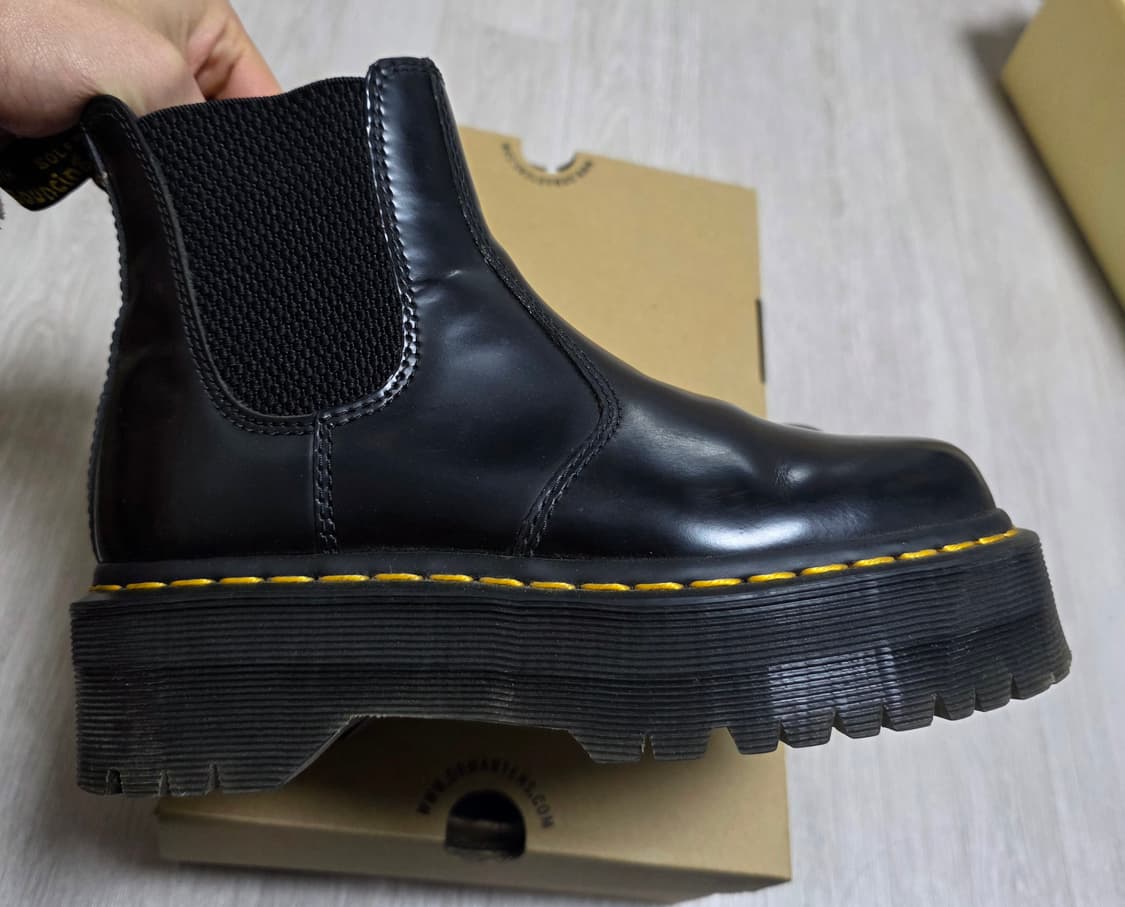 닥터마틴 2976 쿼드 UK3(220~225) 상품이미지1
