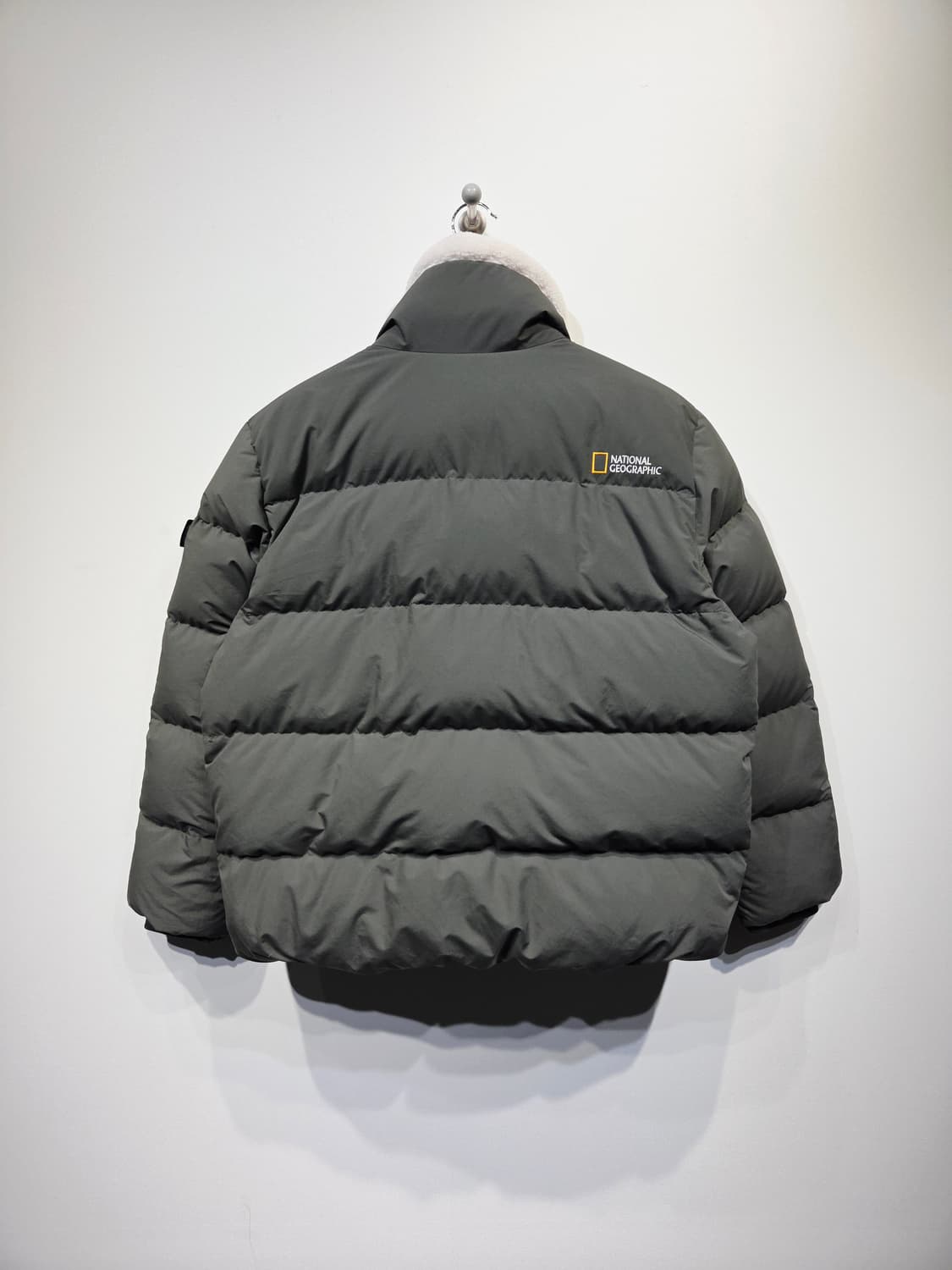 내셔널지오그래픽 뽀글이 덕다운 숏패딩 카키 상품이미지6