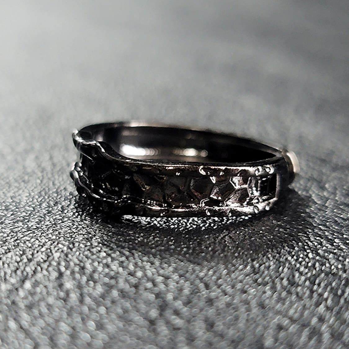 Lurk 백동 흑도금 남자 엔틱 빈티지 명품 균열 불규칙 반지 상품이미지3