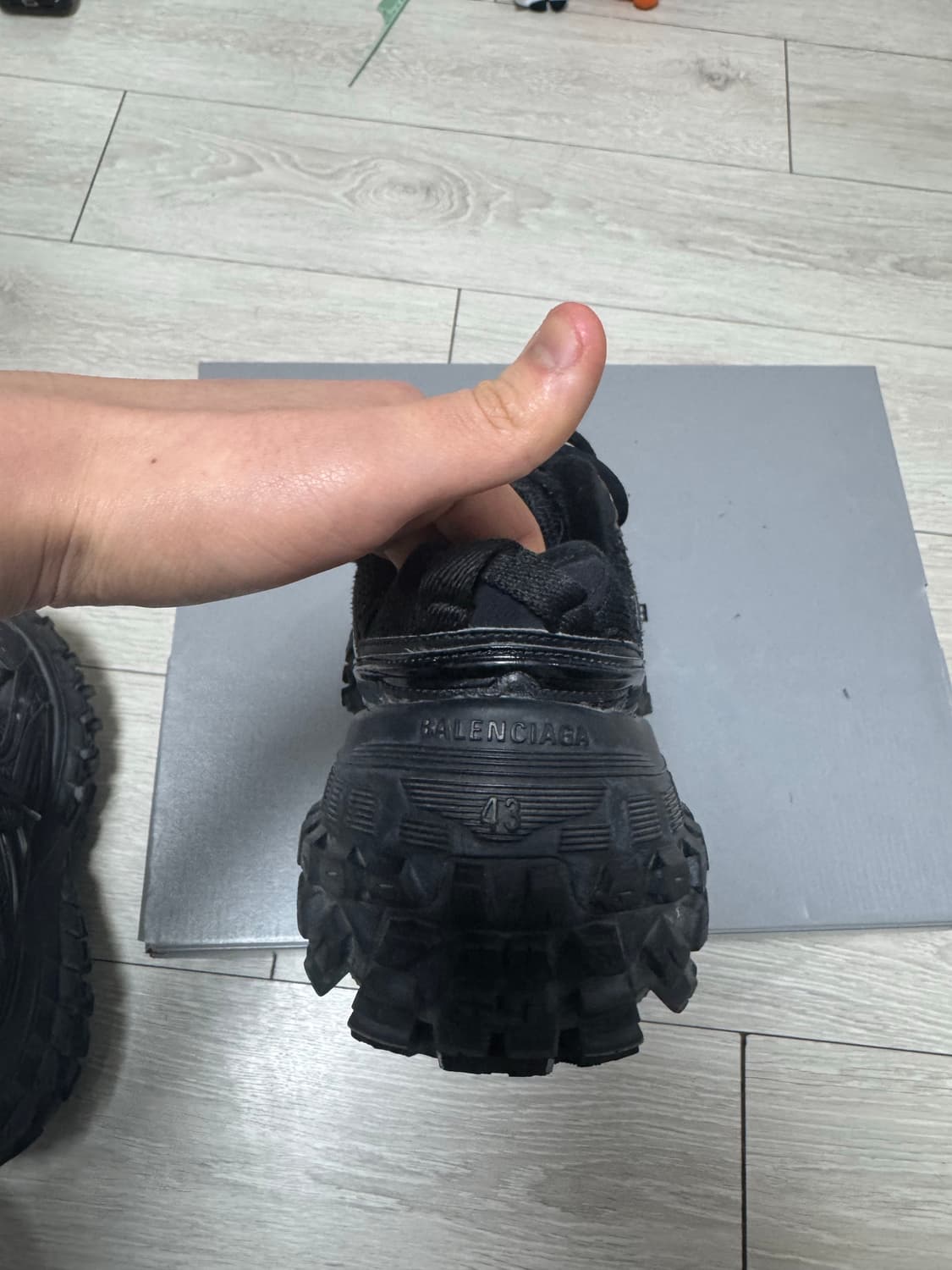 [43] 발렌시아가 디펜더 블랙 상품이미지3