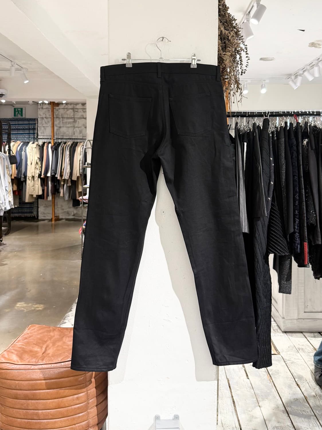 생로랑 블랙 스트레이트핏 데님 팬츠 상품이미지4