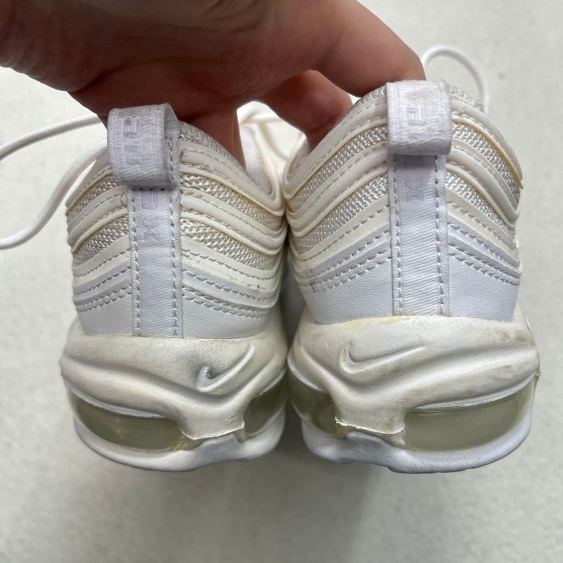 나이키 에어맥스 97 트리플 화이트 스니커즈 250 상품이미지6