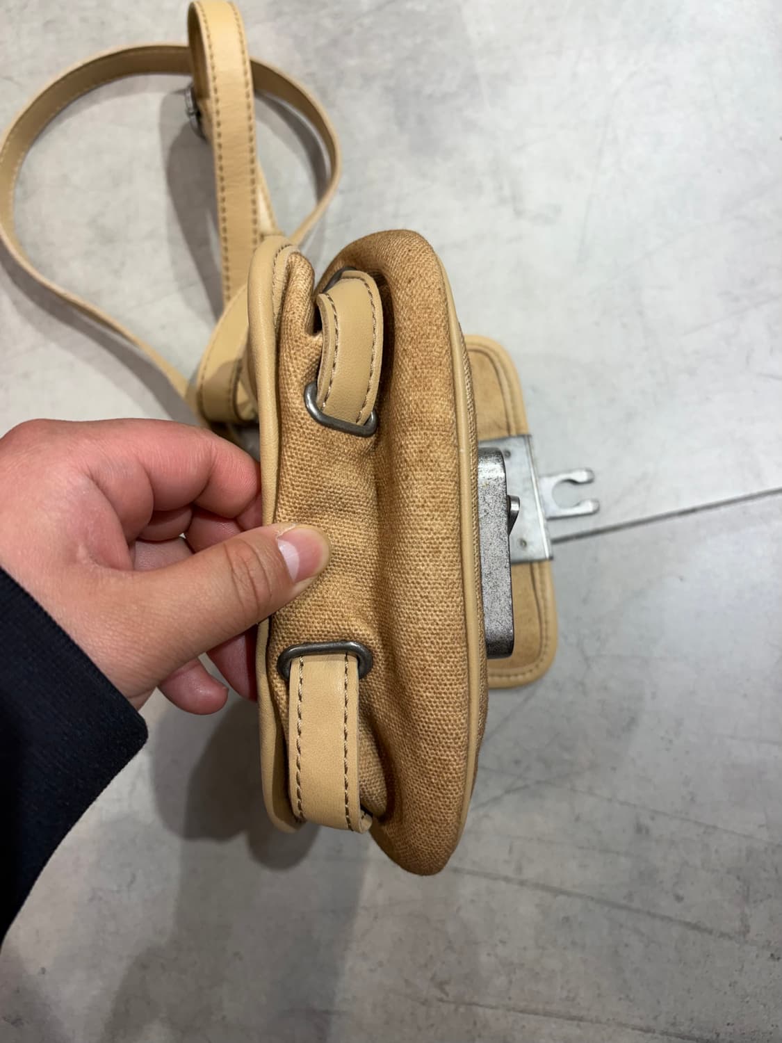 디젤 버클 디테일 크로스백 가방 상품이미지8