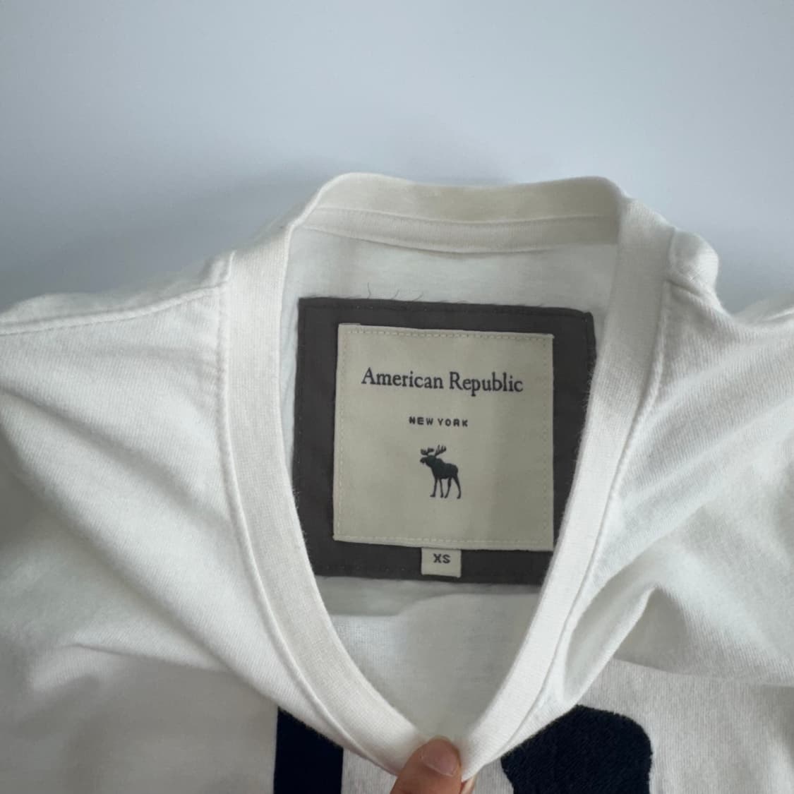 Abercrombie 아베크롬비 네이비 로고 화이트 반팔 상품이미지5