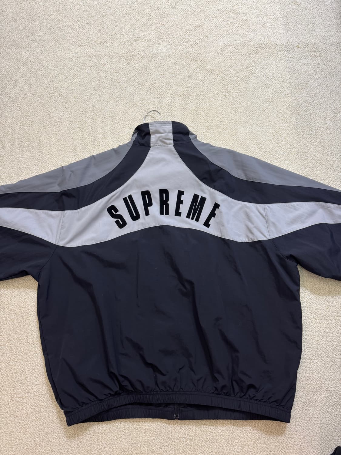 슈프림 x 엄브로 트랙 자켓 블랙 23SS 상품이미지3