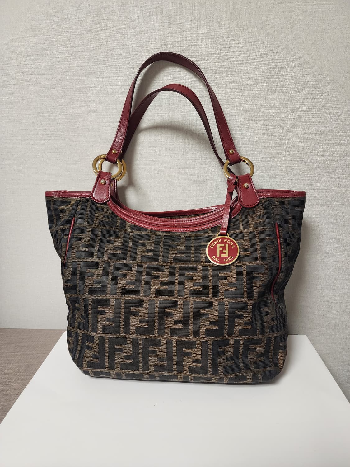 펜디 FF로고 쥬카 숄더백  상품이미지1