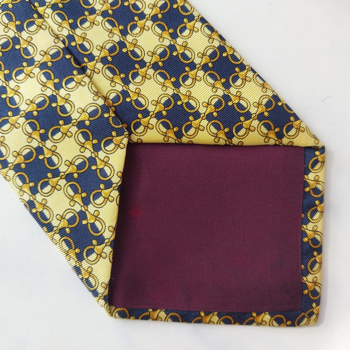 버버리 실크 골드&네이비 패턴 넥타이 9.4cm A+등급 K1805
 상품이미지9