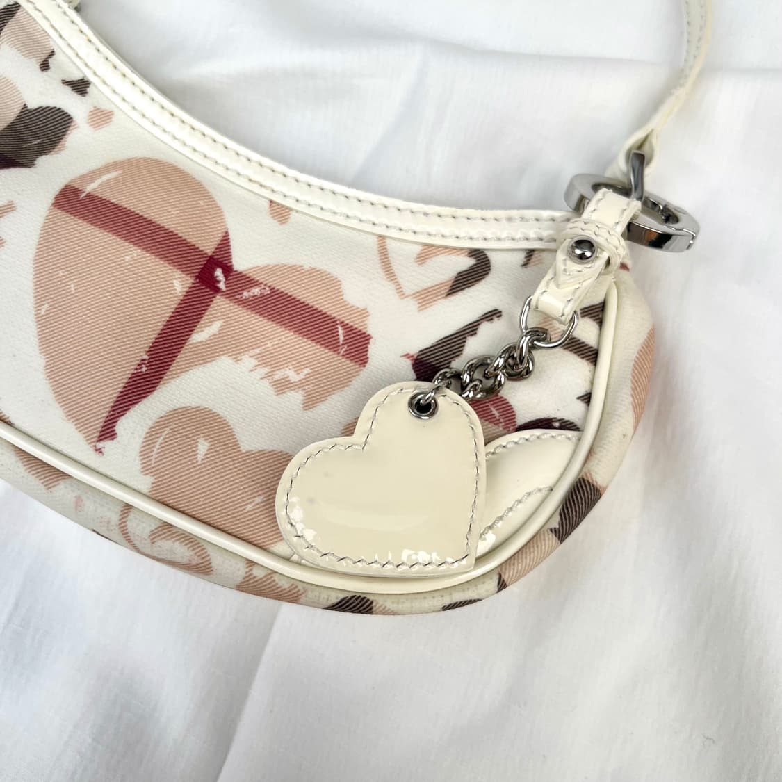 Burberry 버버리 하트 체크 키링백 상품이미지5