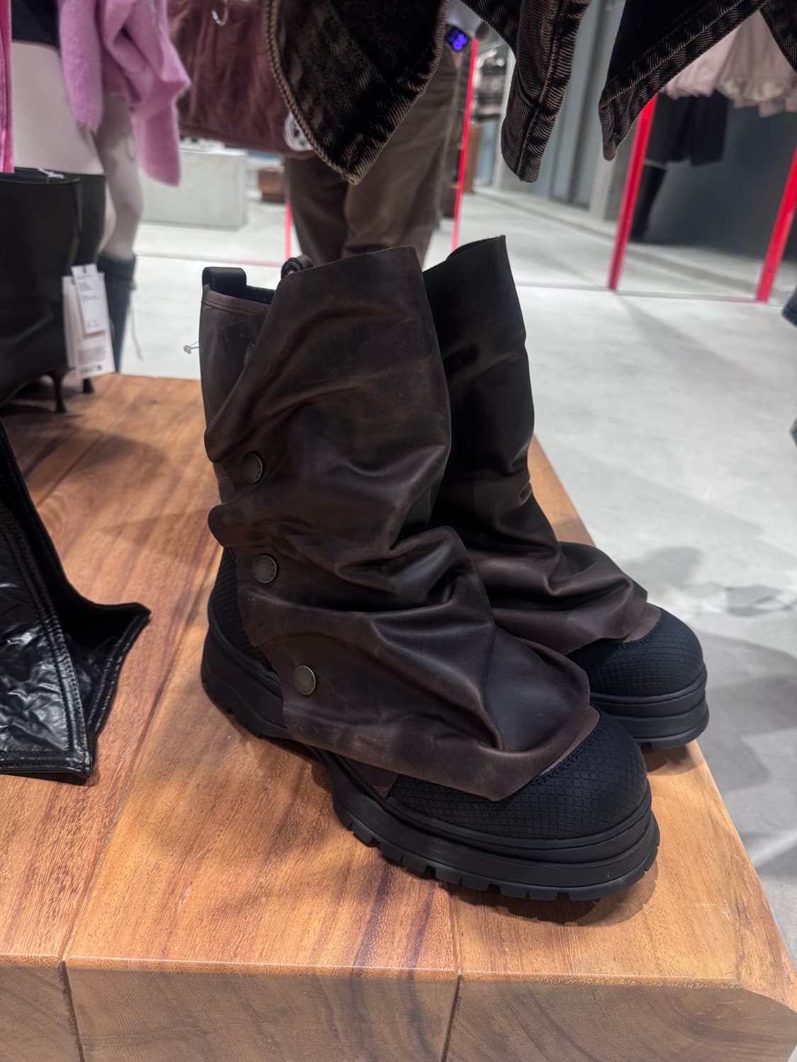 H&M x 글렌마틴스 가이터디테일 레더부츠 상품이미지1