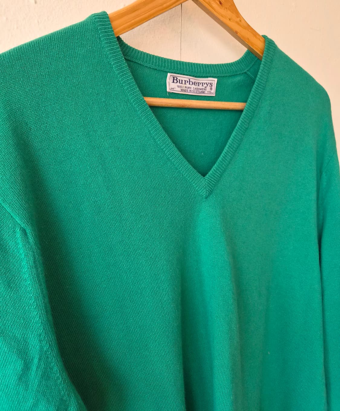 버버리 남성 캐시미어 브이넥니트 상품이미지3