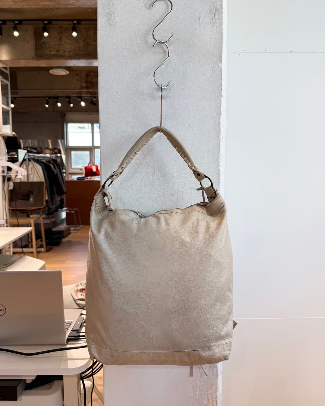 발렌시아가 베이지 클래식 데이 숄더백 상품이미지4