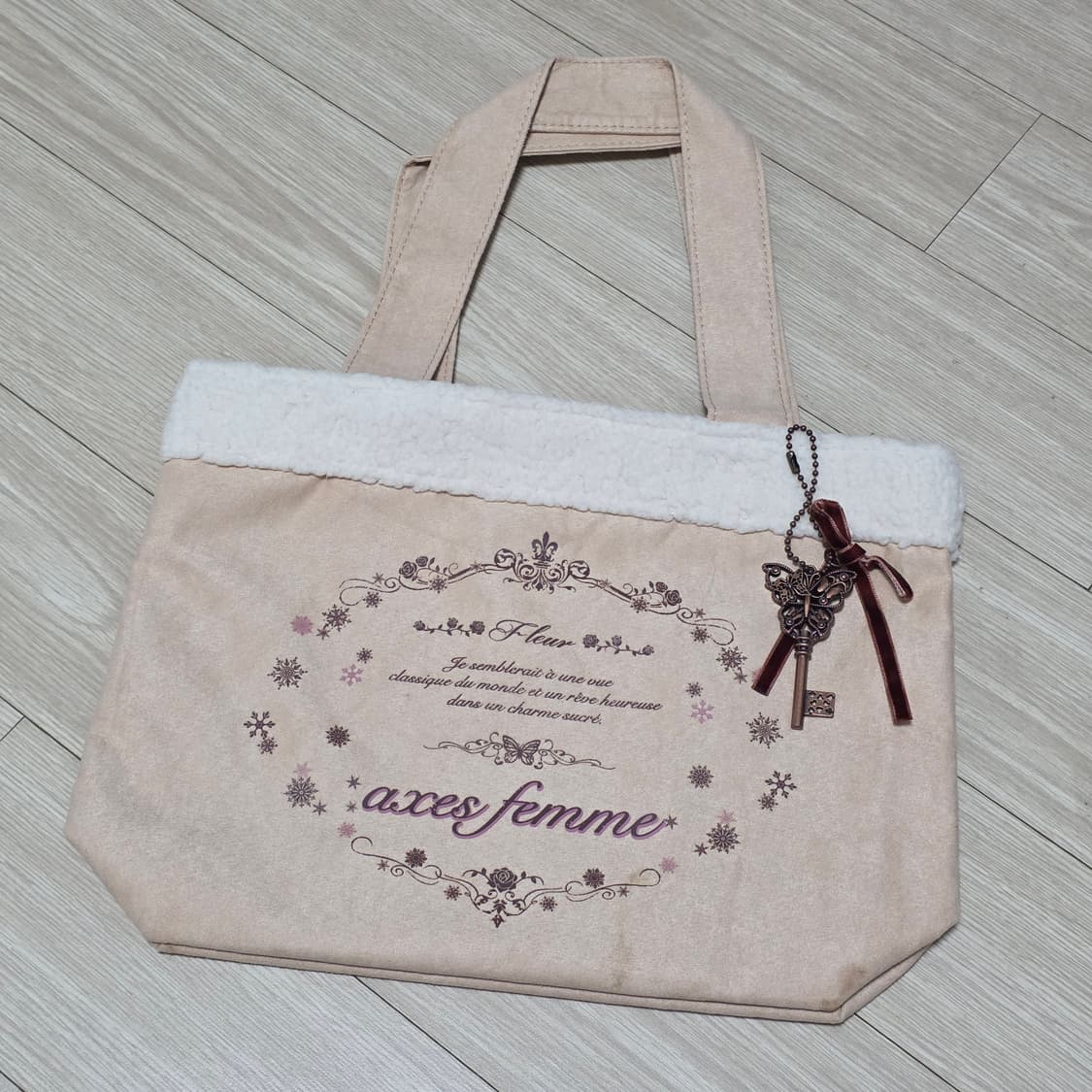 엑시즈팜 일본빈티지)고전 핑크베이지 퍼 로맨틱 로즈 나비열쇠펜던트 가방 상품이미지1