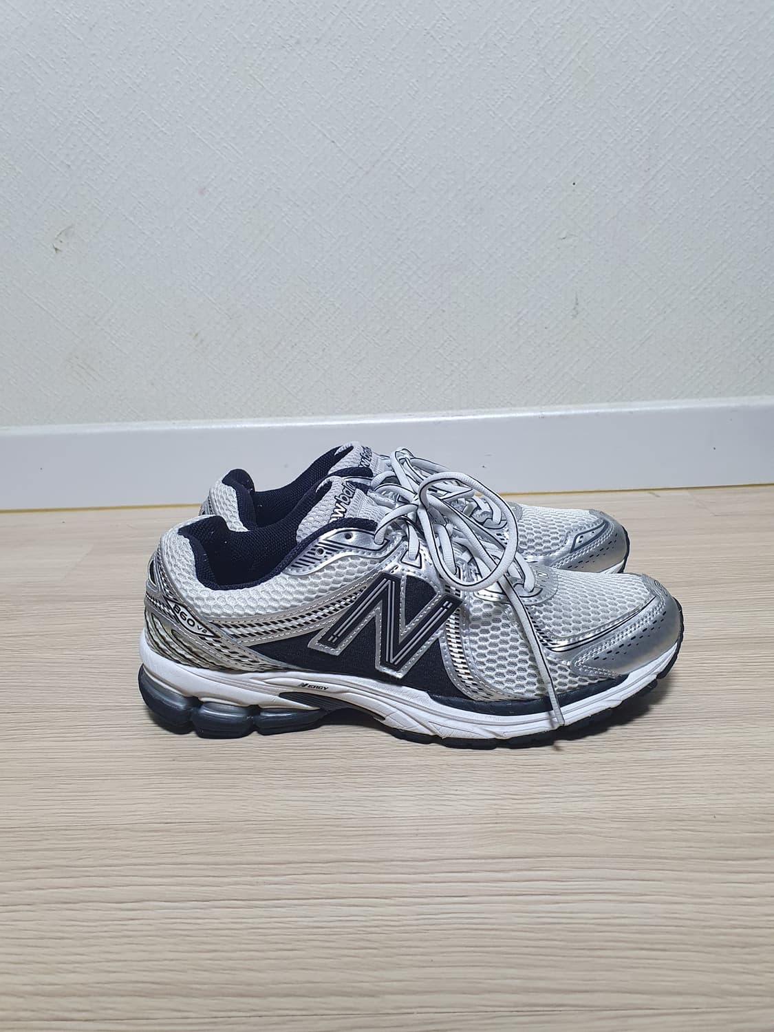 뉴발란스 860 V2 운동화 실버 블랙 270 상품이미지1