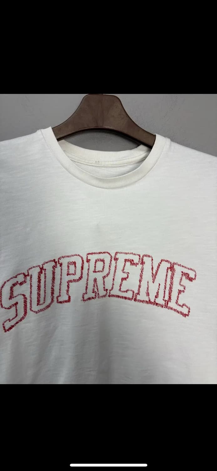 슈프림 스케치 자수로고 숏슬리브탑 화이트 반팔 H1907 상품이미지3