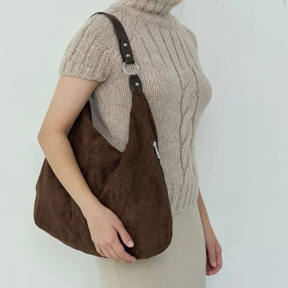 고세 프리쇼퍼백 스웨이드 다크브라운 상품이미지2