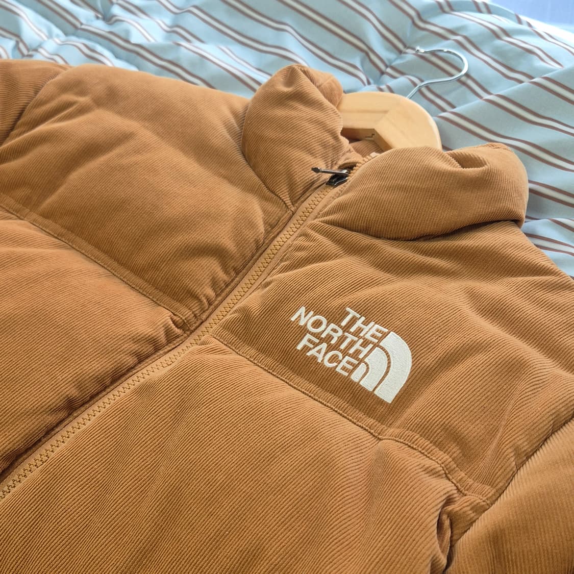 노스페이스 1996 레트로 눕시 패딩 아몬드 버터 상품이미지3