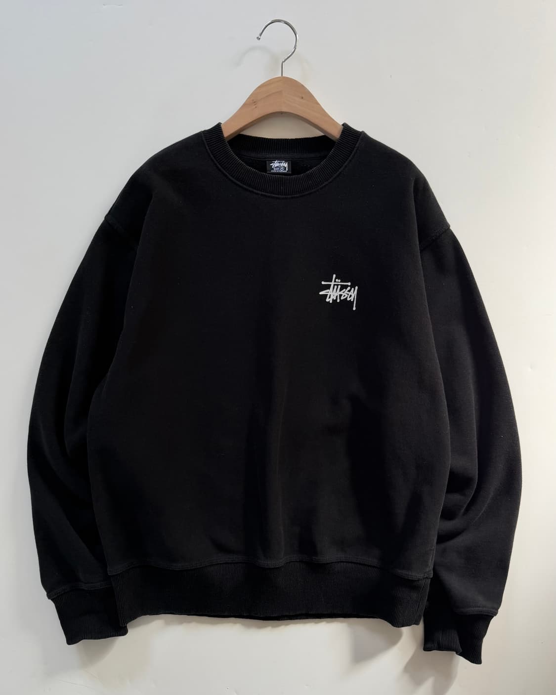 Stussy 스투시 블랙컬러 빅스탁로고 맨투맨 상품이미지4