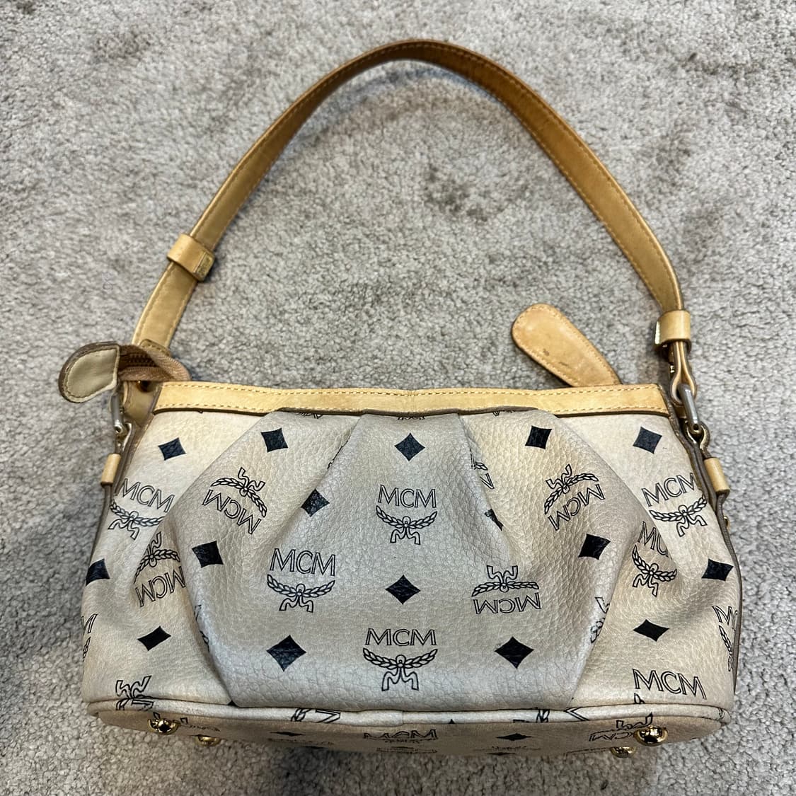 MCM 빈티지 엠씨엠 비세토스 바게트 미니 숄더백 상품이미지6