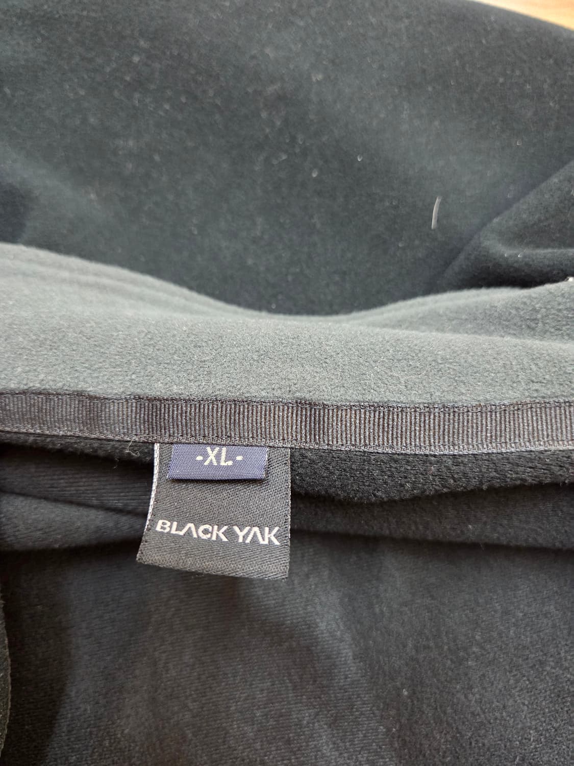 블랙야크 남성 바람막이 조끼 XL사이즈입니다. 검정색에 WINDSTOPP 상품이미지3